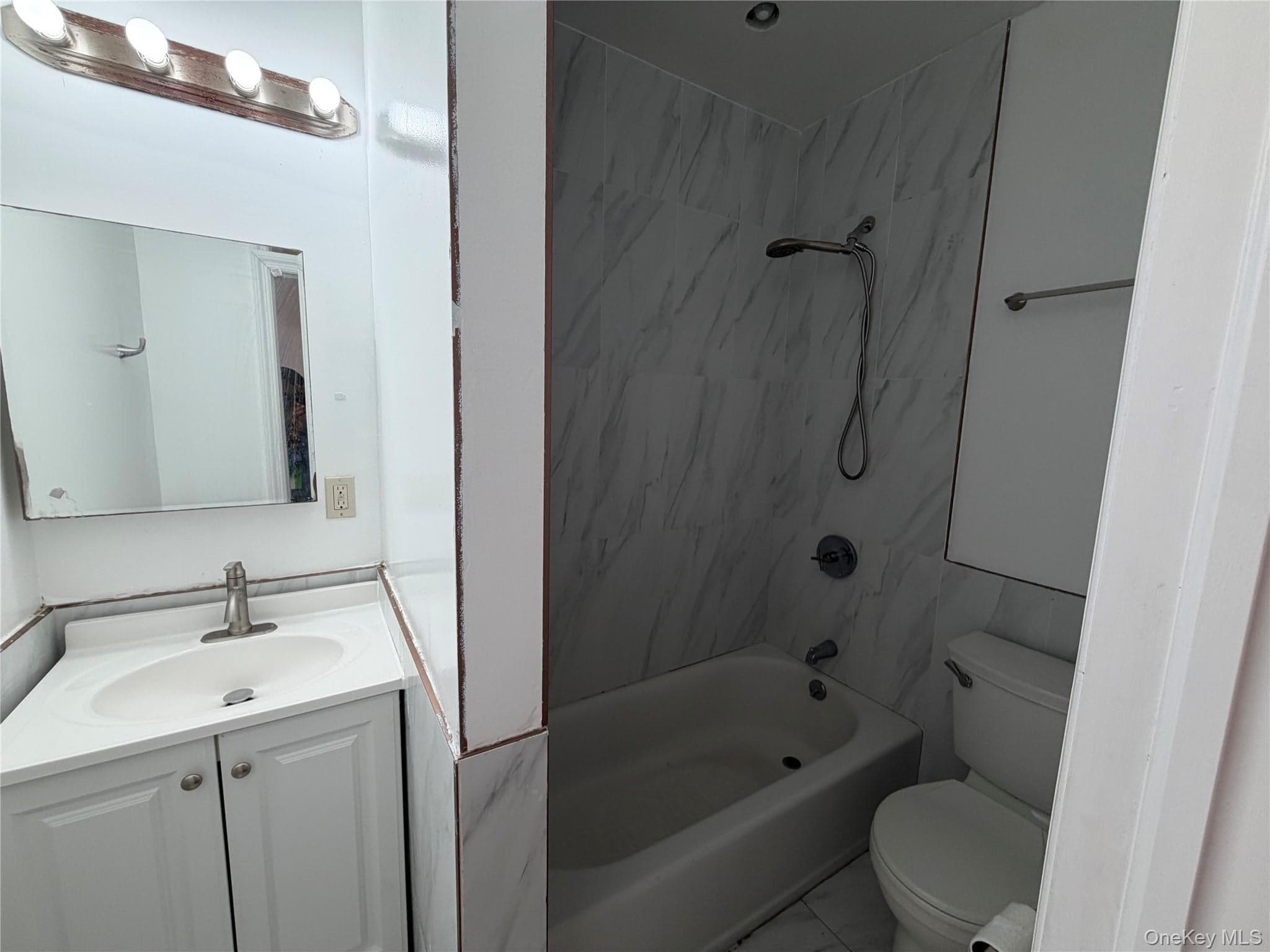 2356 Waterbury Avenue thumbnail 17