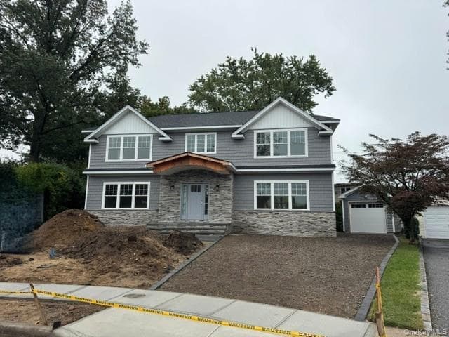 9 Van Sise Court, Syosset
