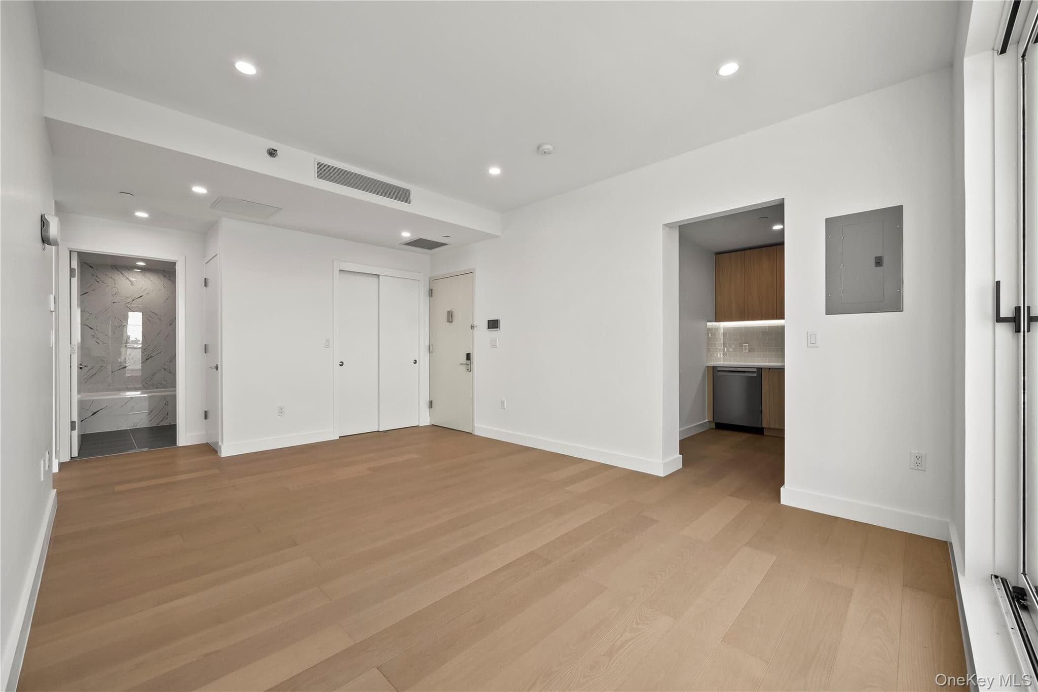150-02 Northern Boulevard Unit: 6F thumbnail 8