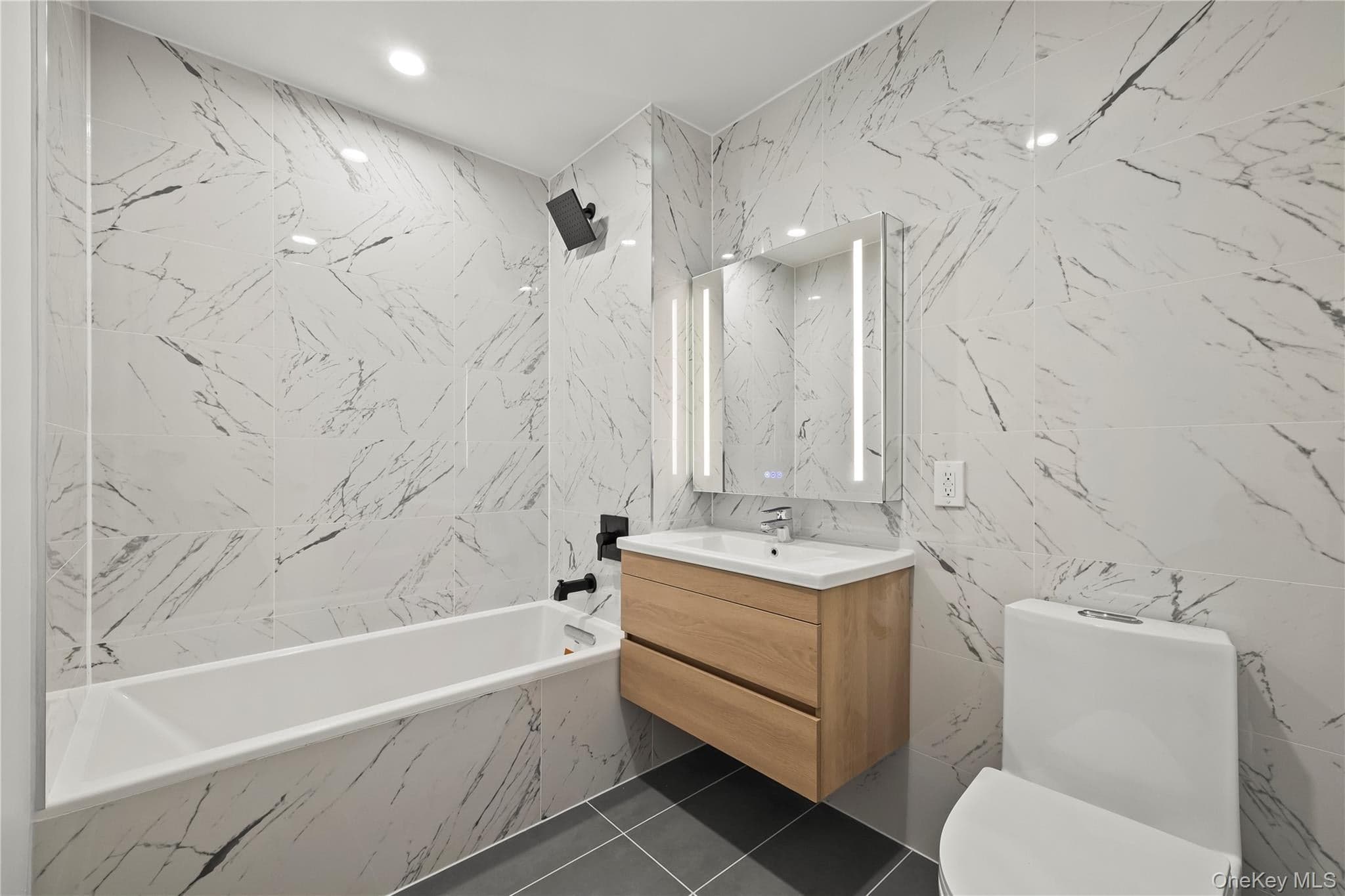 150-02 Northern Boulevard Unit: 6F thumbnail 9