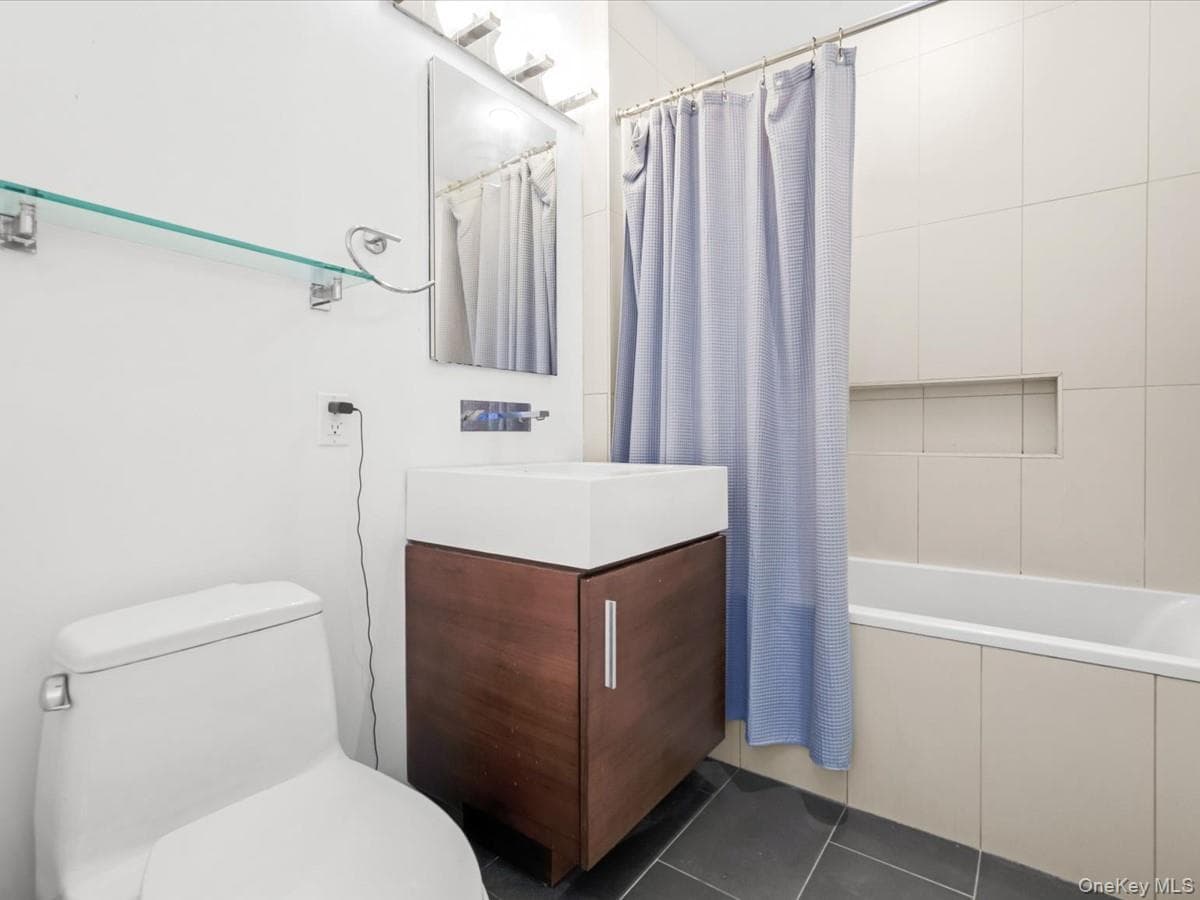519 Borden Avenue Unit: 1H thumbnail 18