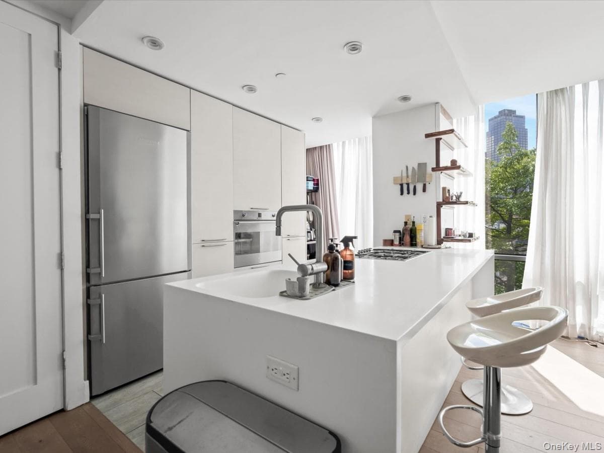 519 Borden Avenue Unit: 1H thumbnail 11