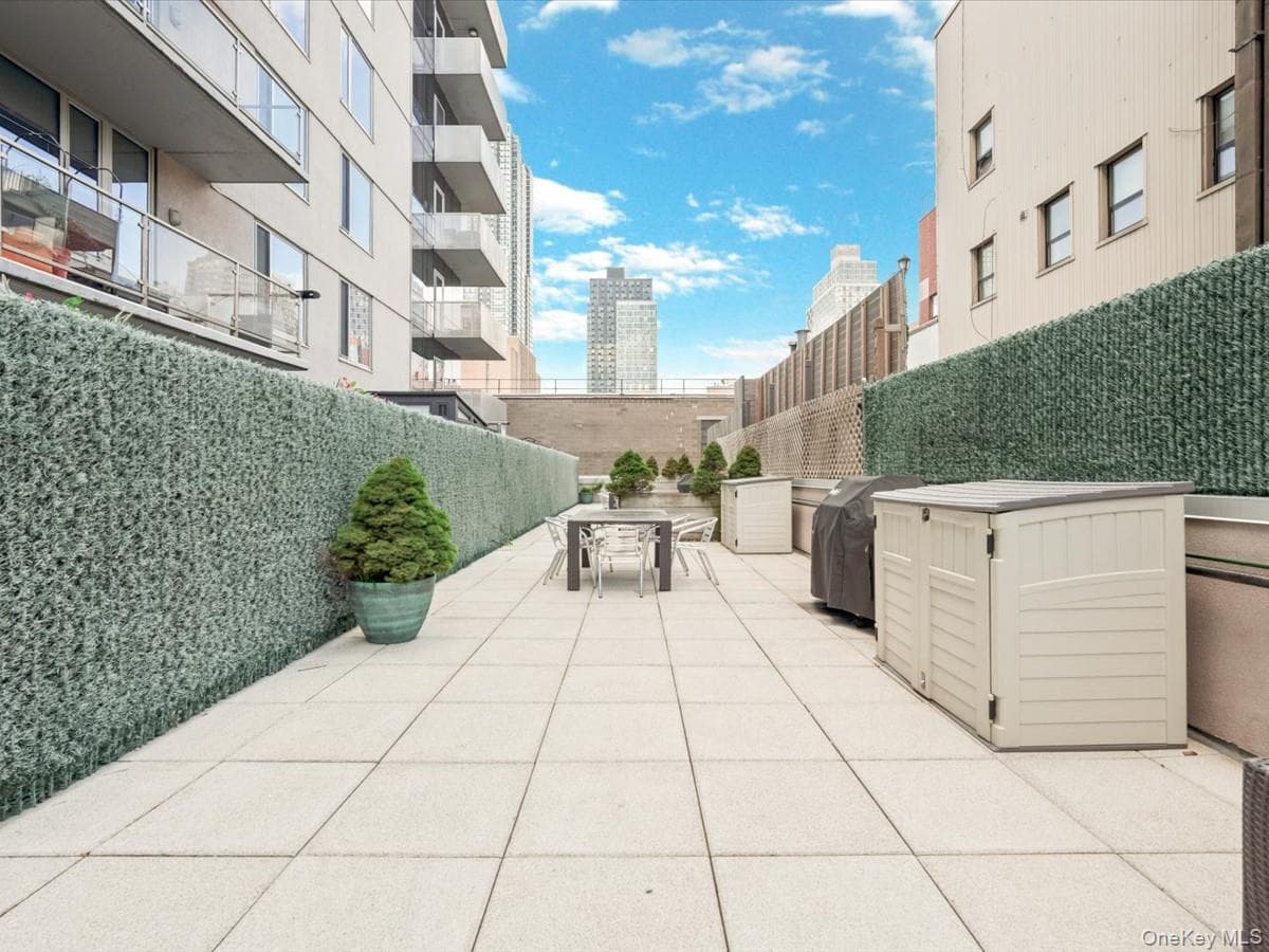 519 Borden Avenue Unit: 1H thumbnail 8