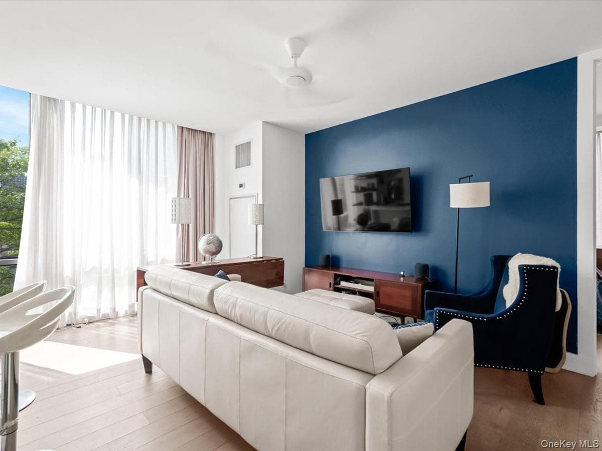 519 Borden Avenue Unit: 1H thumbnail 12