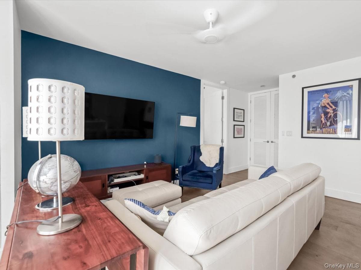 519 Borden Avenue Unit: 1H thumbnail 15