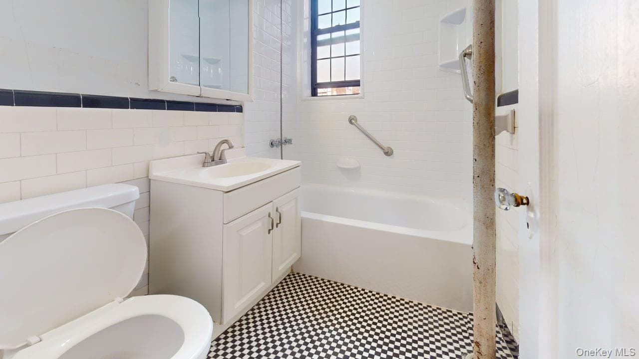 68-30 Burns Street Unit: C2 thumbnail 19