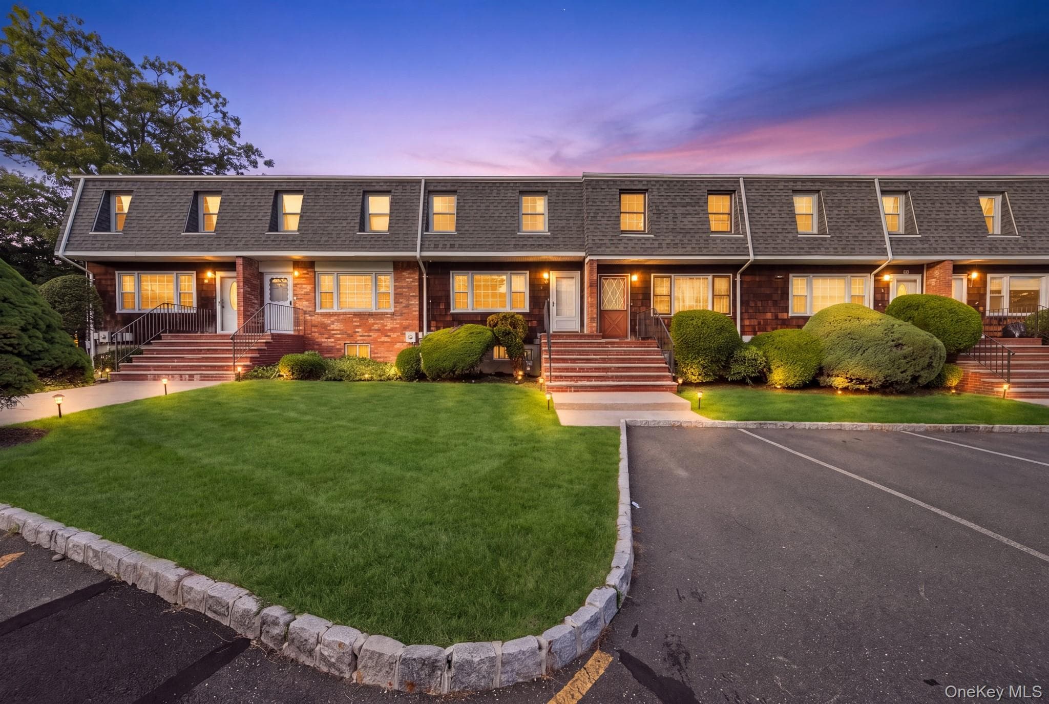 42 Gladys Drive photo 1