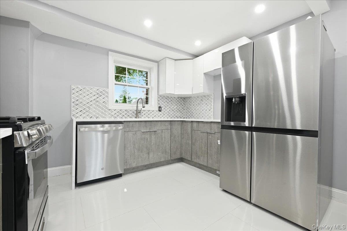 415 Leonard Boulevard thumbnail 11