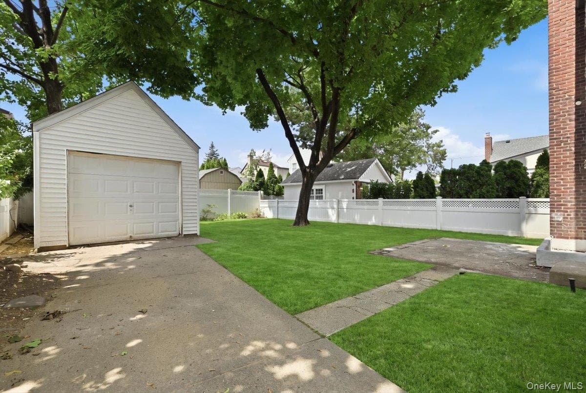 415 Leonard Boulevard thumbnail 24