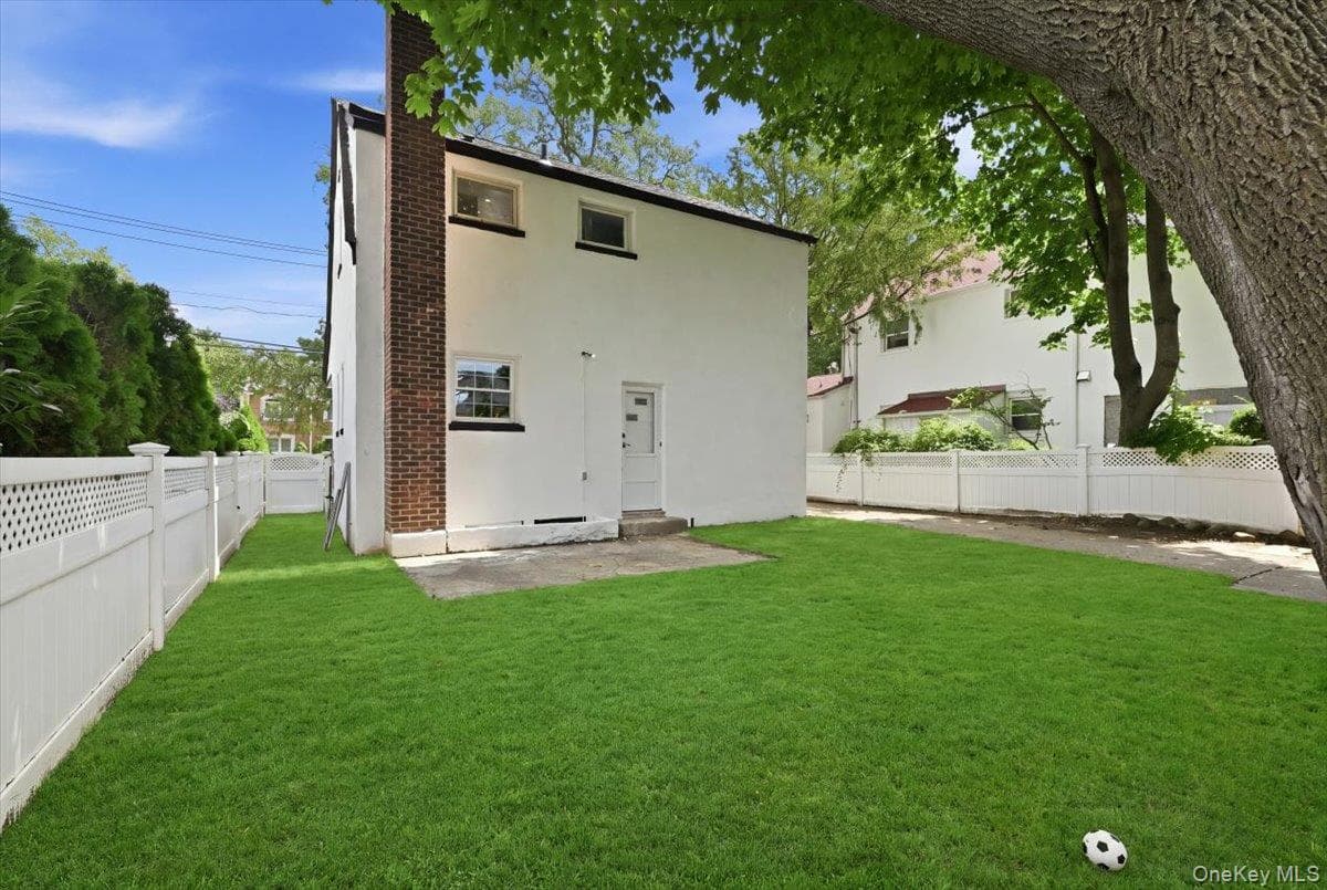 415 Leonard Boulevard thumbnail 27