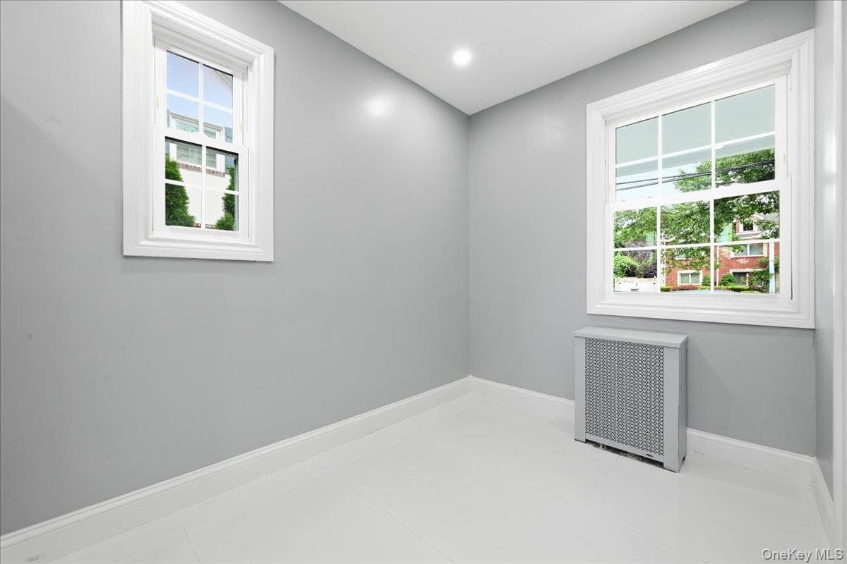 415 Leonard Boulevard thumbnail 14