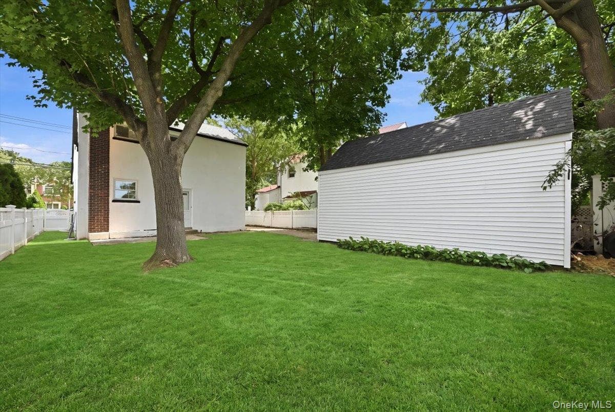 415 Leonard Boulevard thumbnail 26