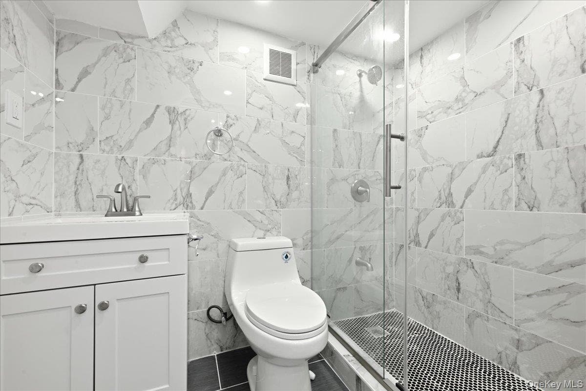 415 Leonard Boulevard thumbnail 23