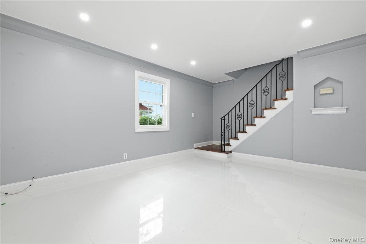 415 Leonard Boulevard thumbnail 5