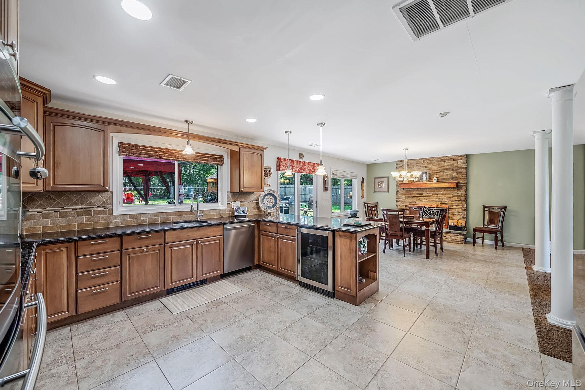 411 Robinson Avenue thumbnail 7