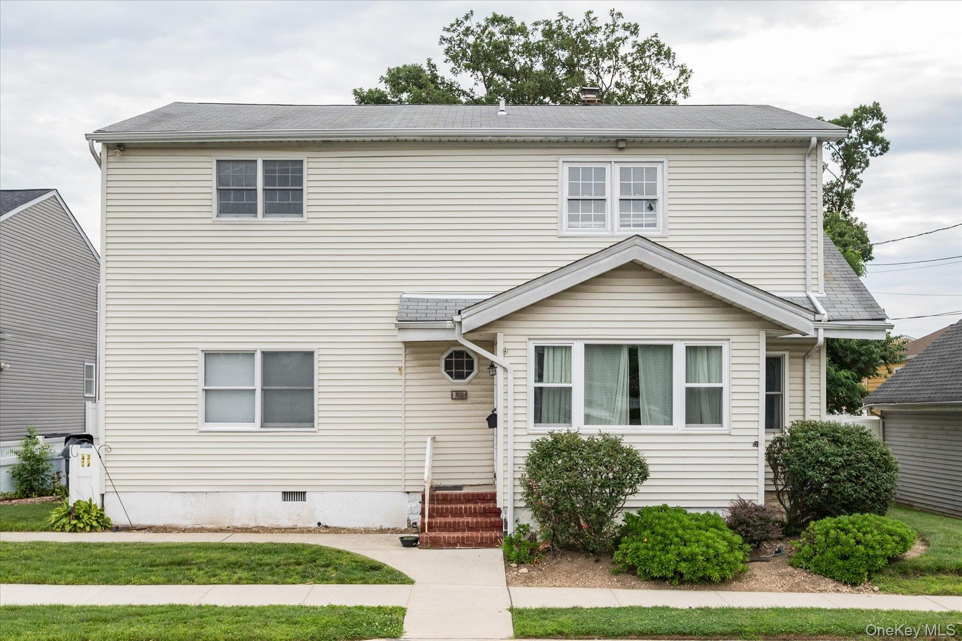 1135 Ruth Place photo 1