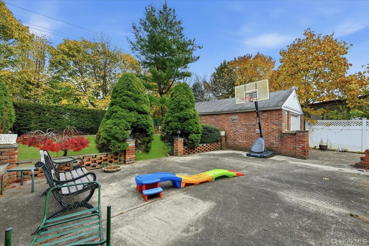 120 Bruce Terrace thumbnail 30