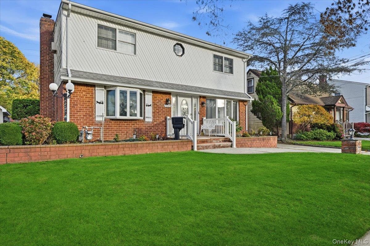 120 Bruce Terrace, Mineola