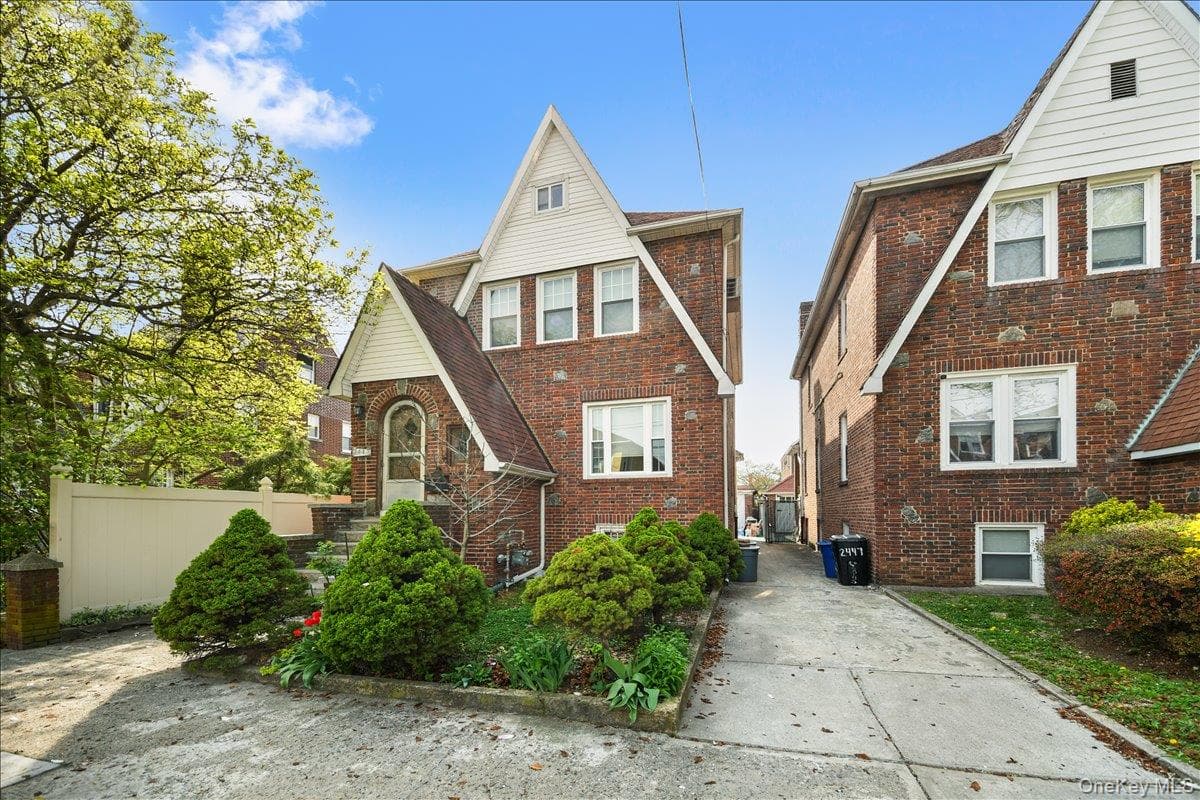 2445 Yates Avenue thumbnail 2
