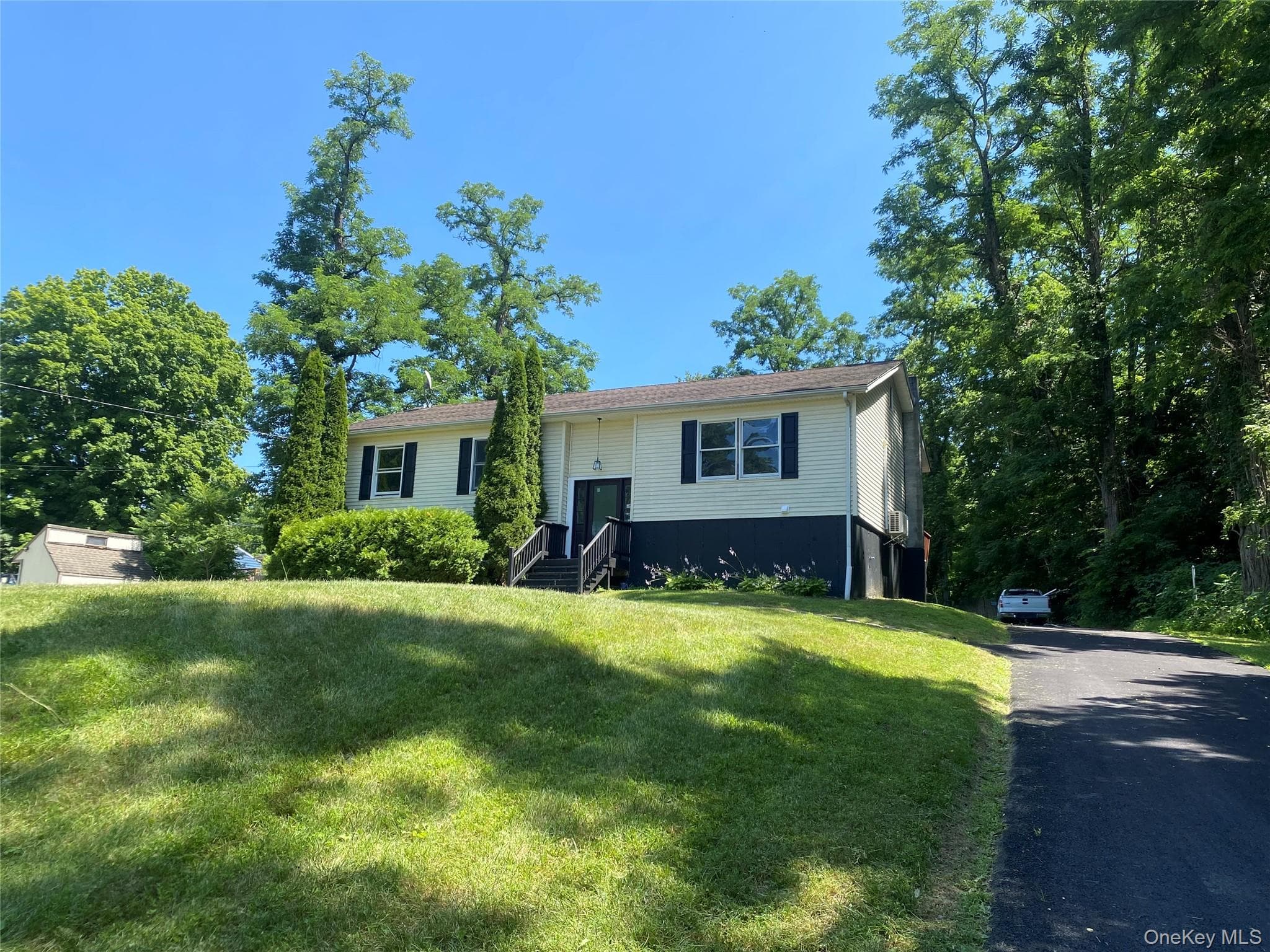 619 Creekside Road thumbnail 2