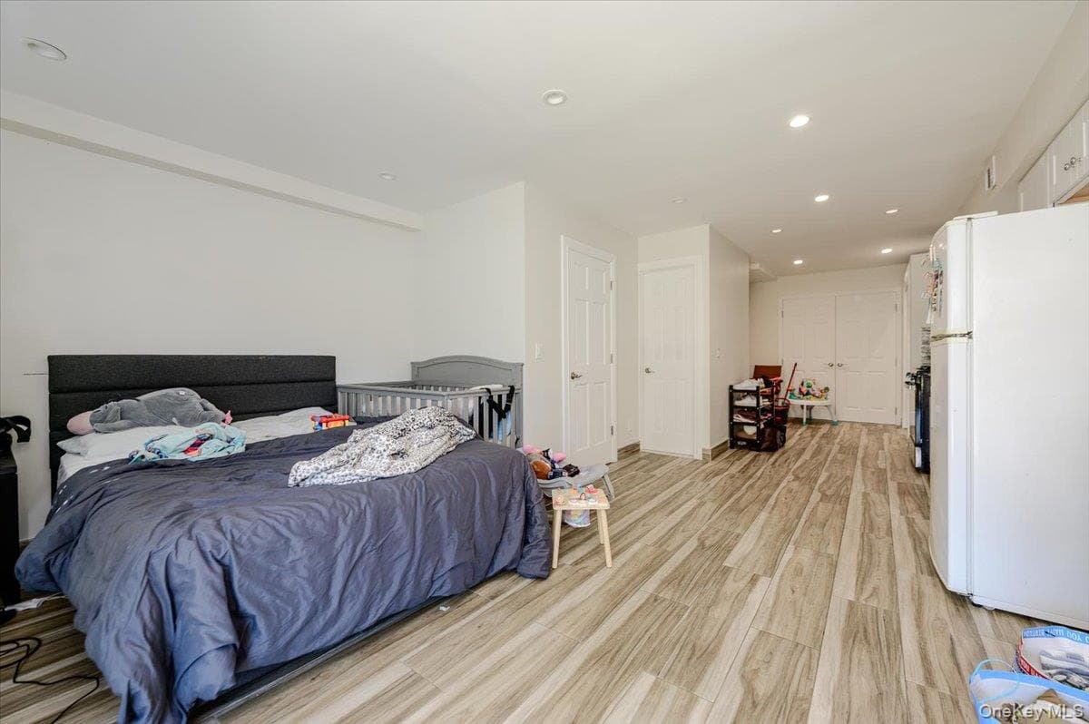 2406 Tiemann Avenue thumbnail 17