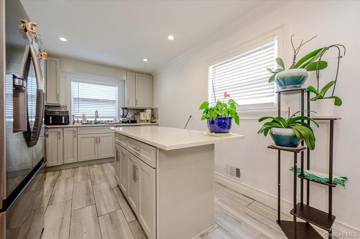 2406 Tiemann Avenue thumbnail 7