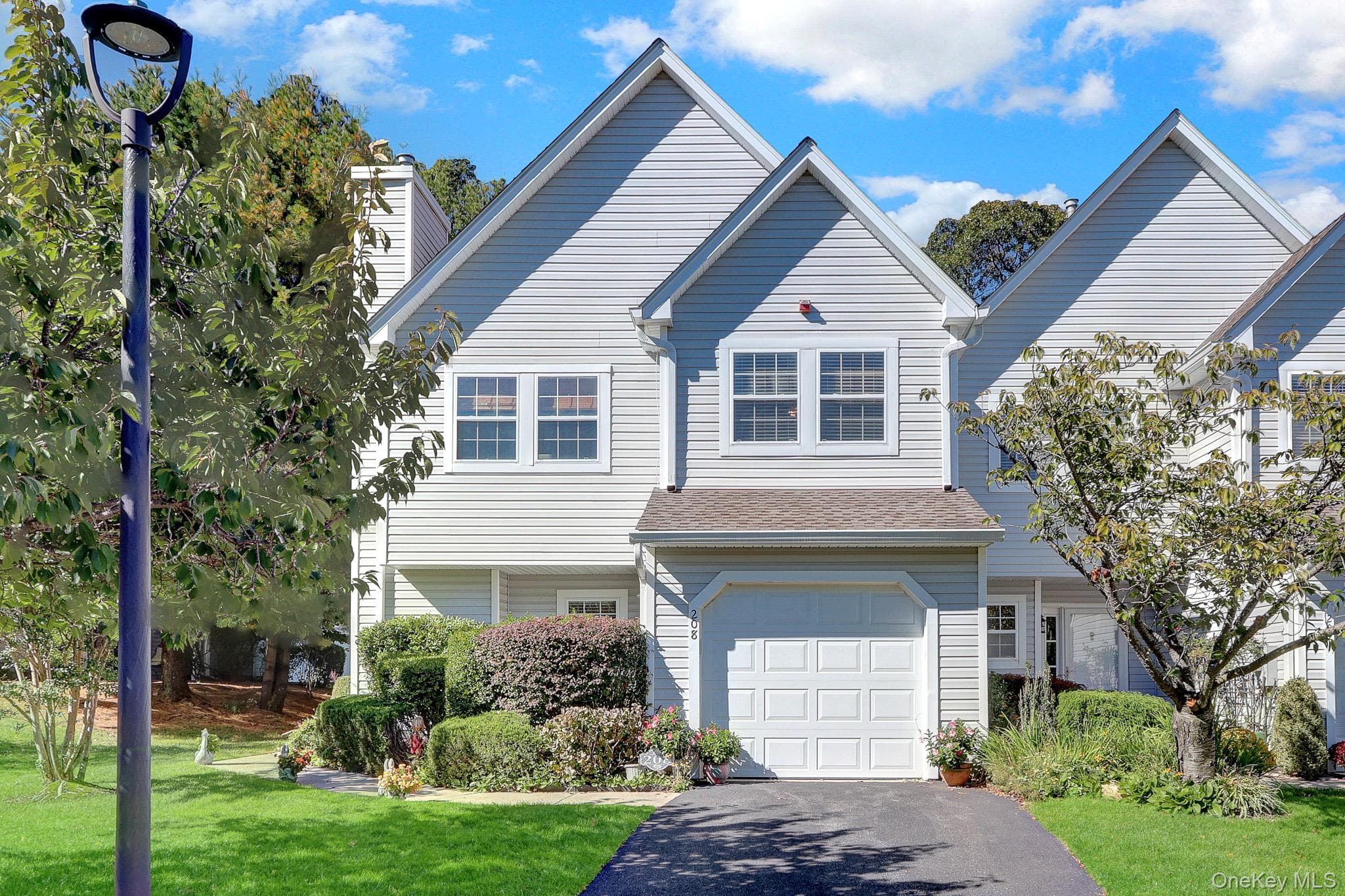 208 Erik Drive thumbnail 2