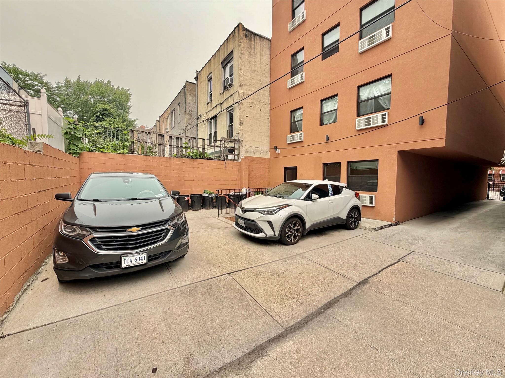 2097 Davidson Avenue thumbnail 2