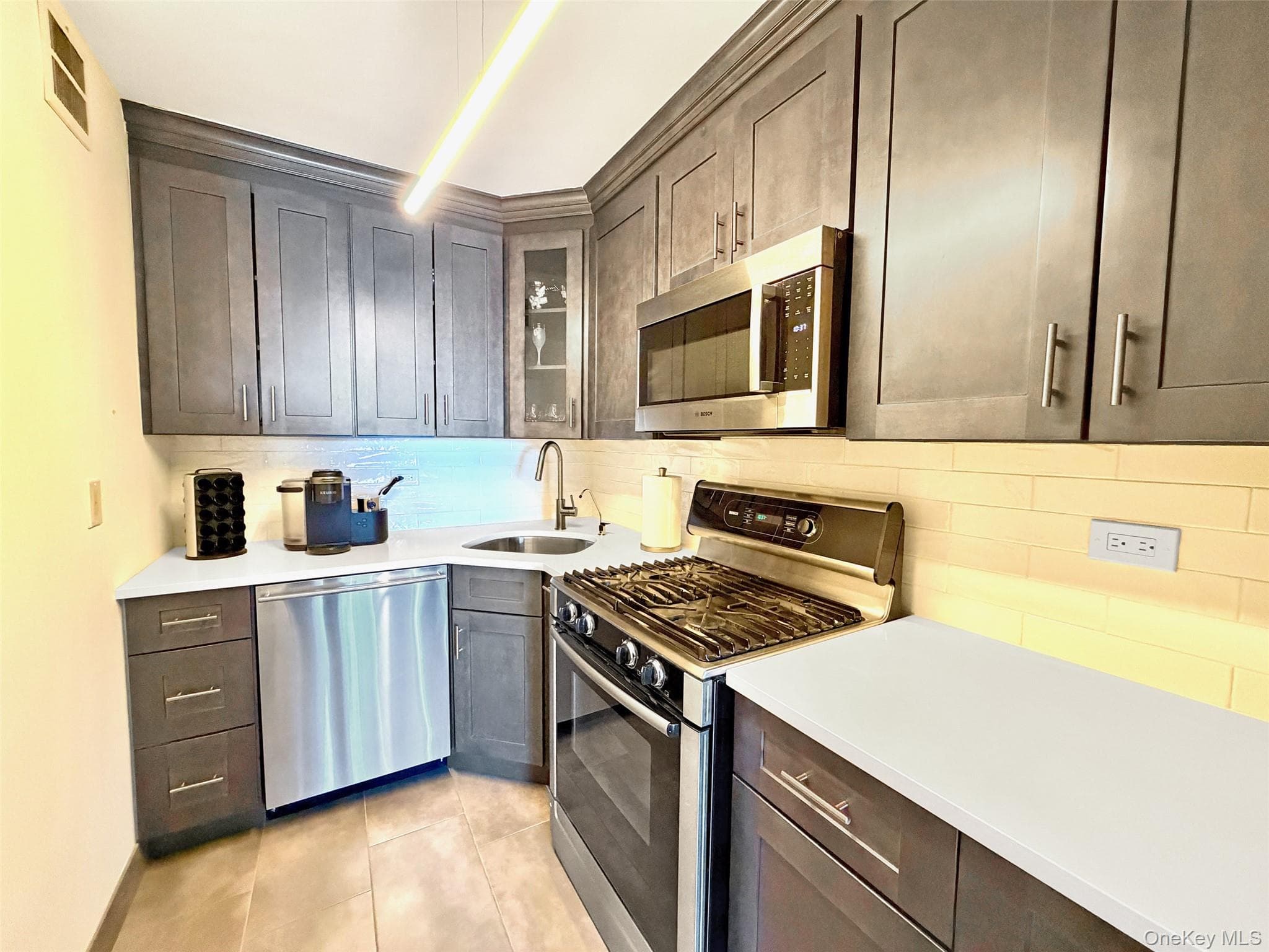61-20 Grand Central Parkway Unit: A1008 thumbnail 6