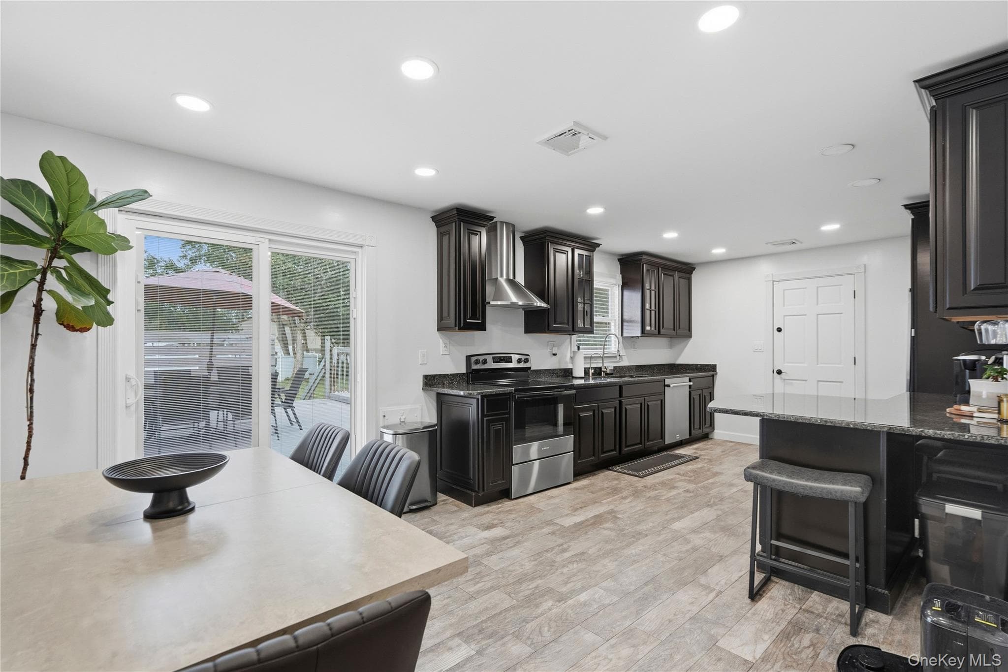 77 Winchester Drive thumbnail 8