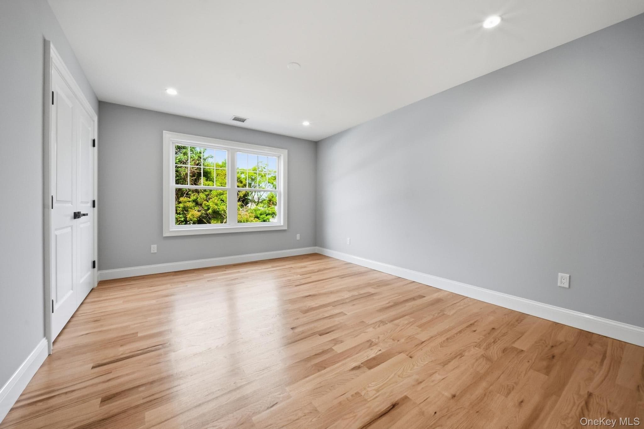 1586 Maeder Avenue thumbnail 36