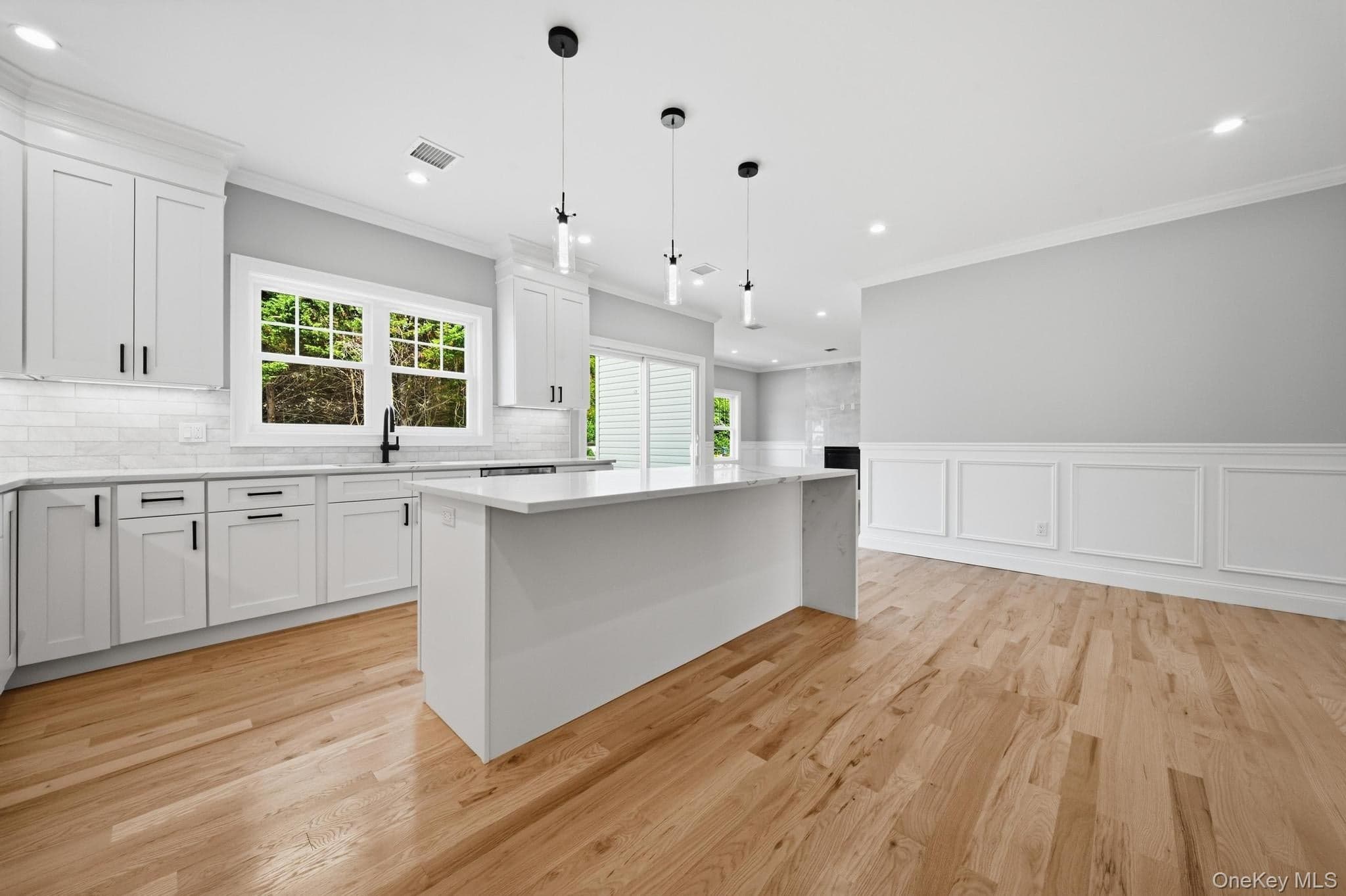 1586 Maeder Avenue thumbnail 18