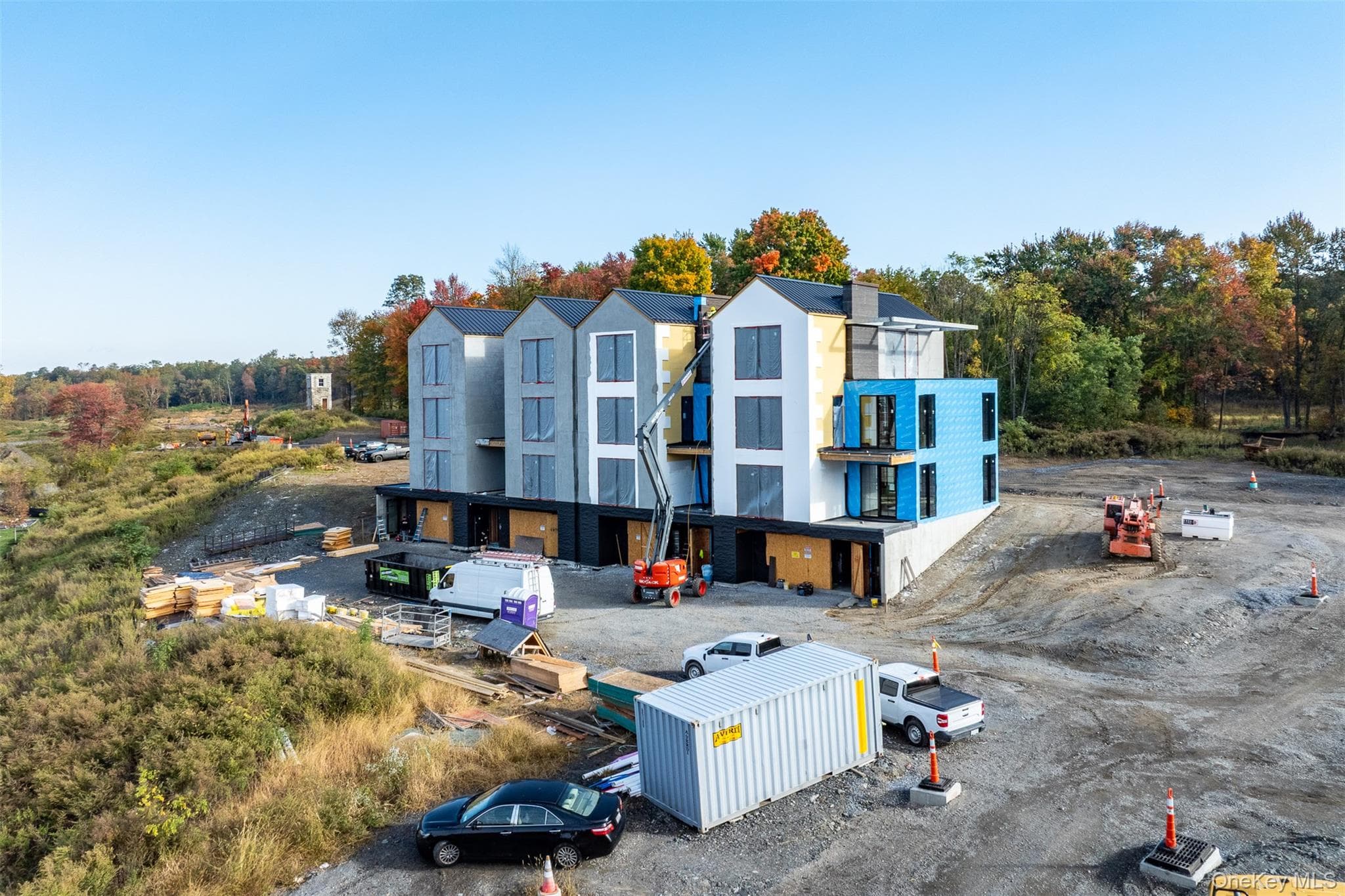212 Carriage Way thumbnail 3
