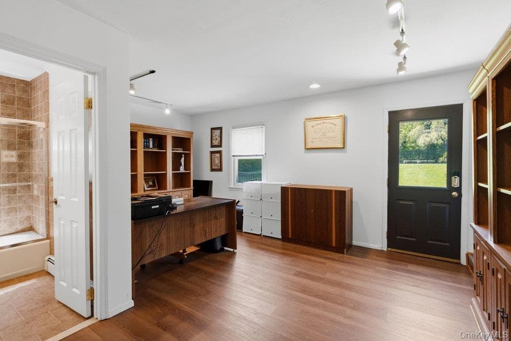 119 Plainview Road thumbnail 23