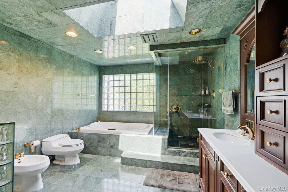 119 Plainview Road thumbnail 35