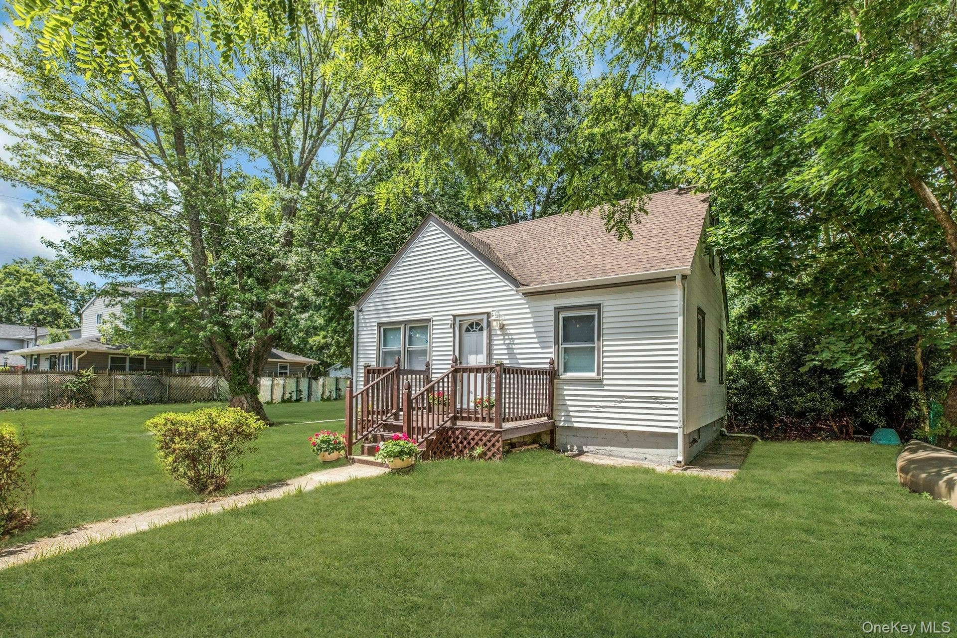 96 Washington Drive thumbnail 3