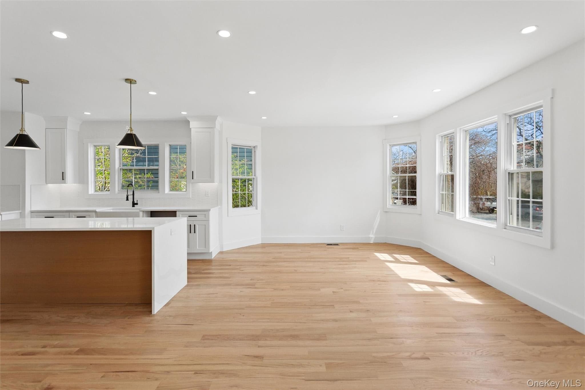 449 W Beech Street thumbnail 15