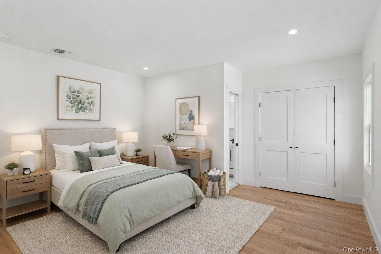 449 W Beech Street thumbnail 7