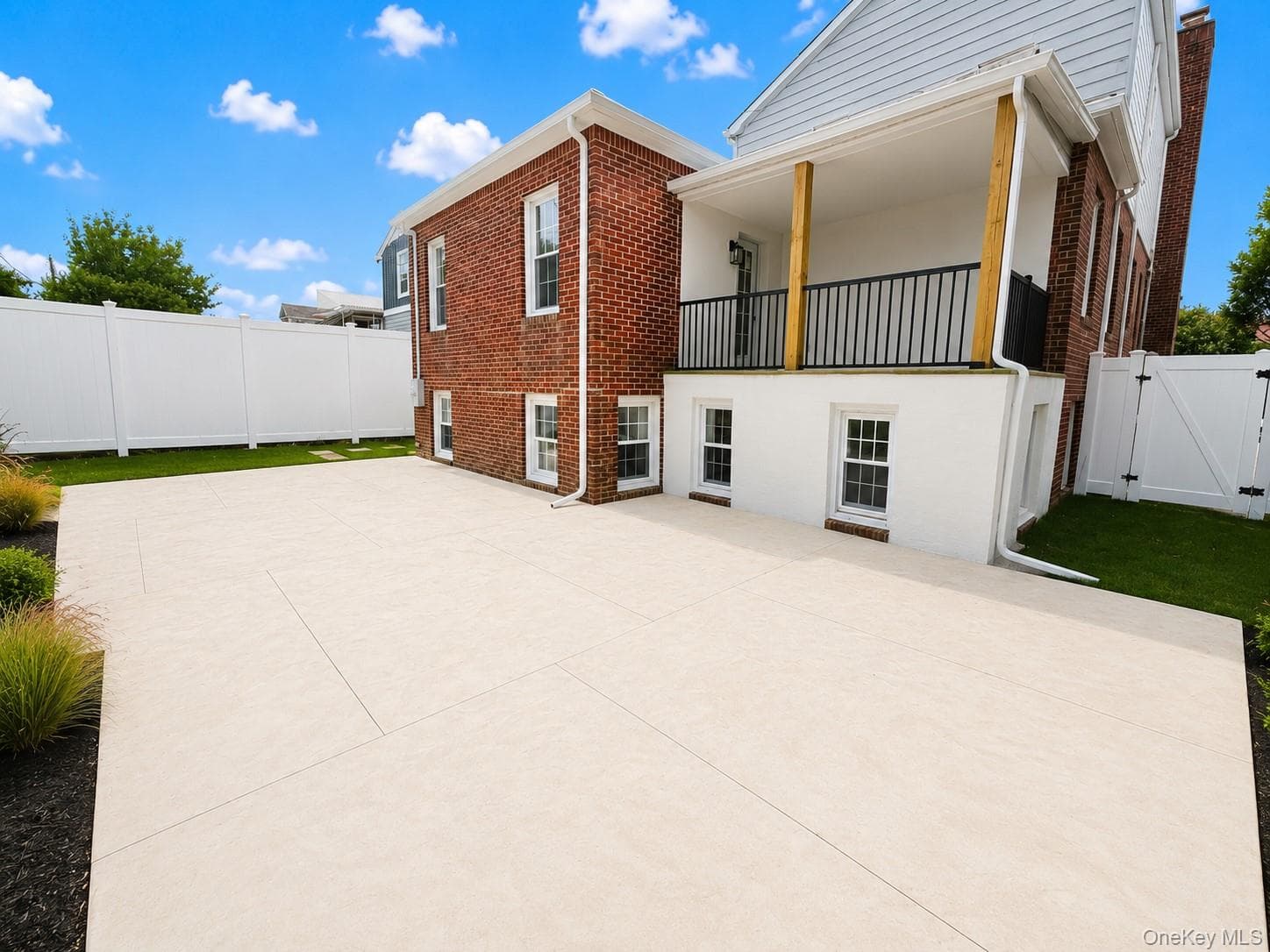 449 W Beech Street thumbnail 46