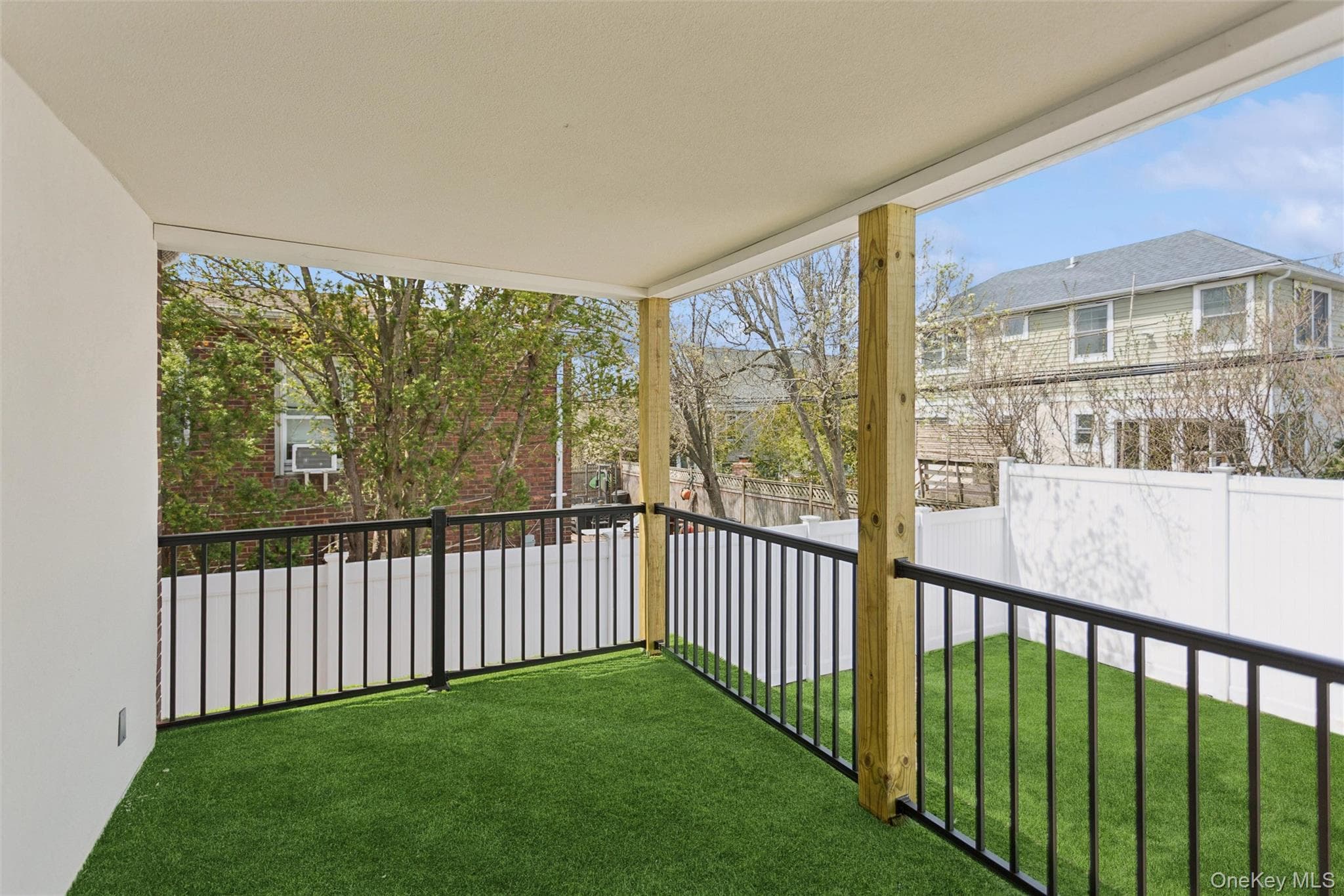 449 W Beech Street thumbnail 25