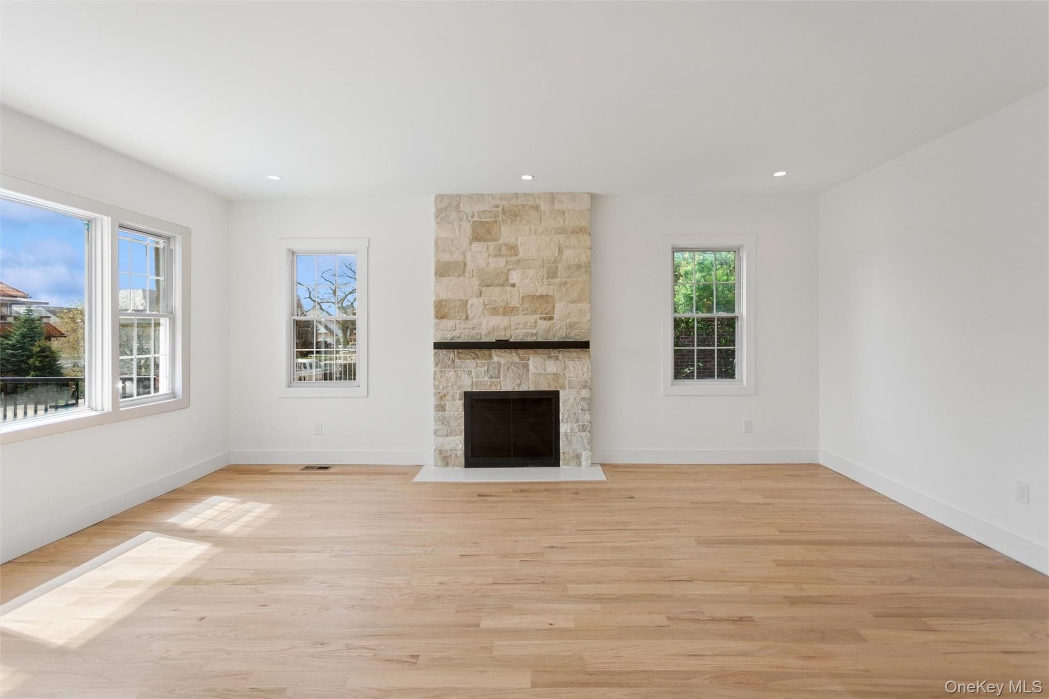 449 W Beech Street thumbnail 12