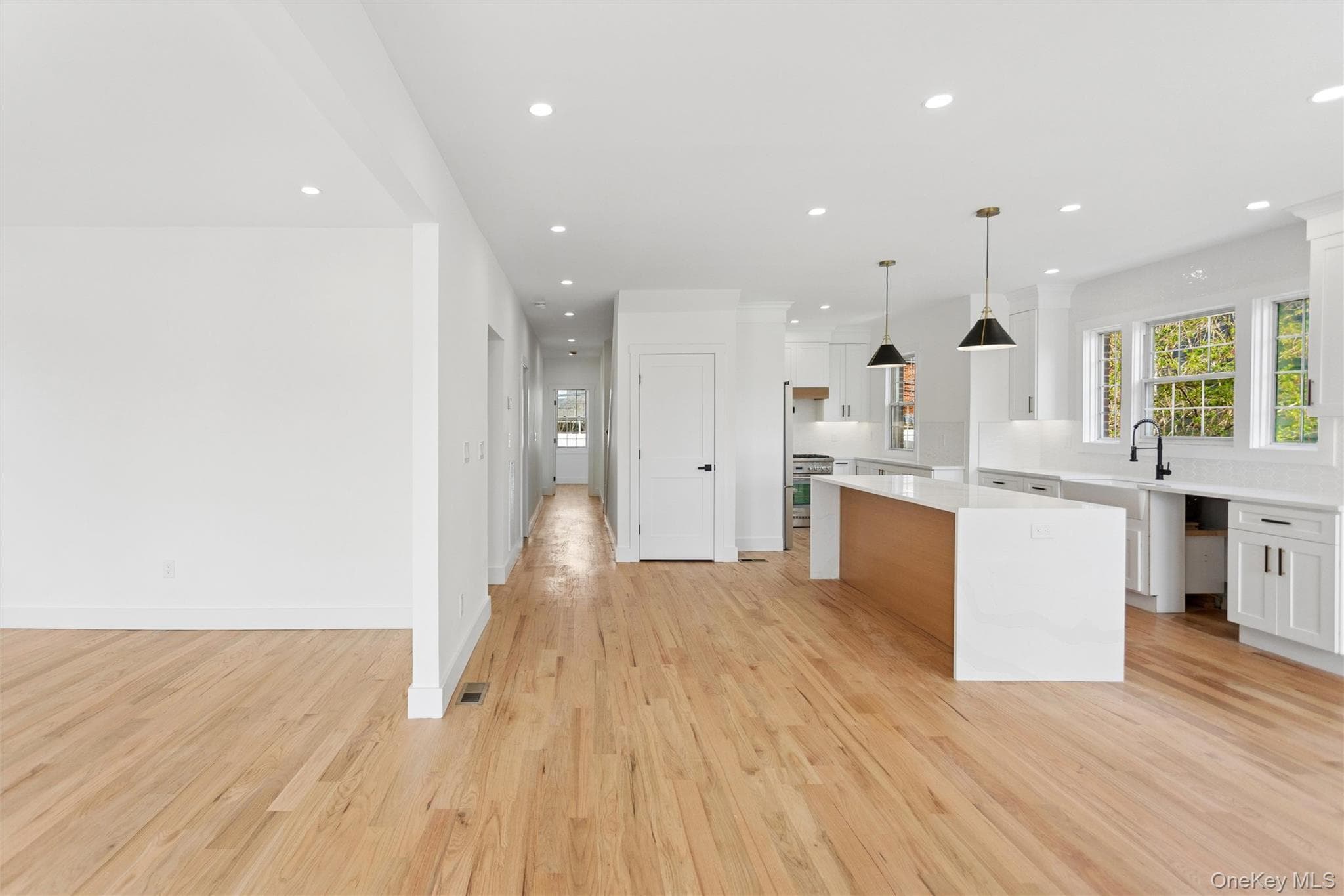 449 W Beech Street thumbnail 11