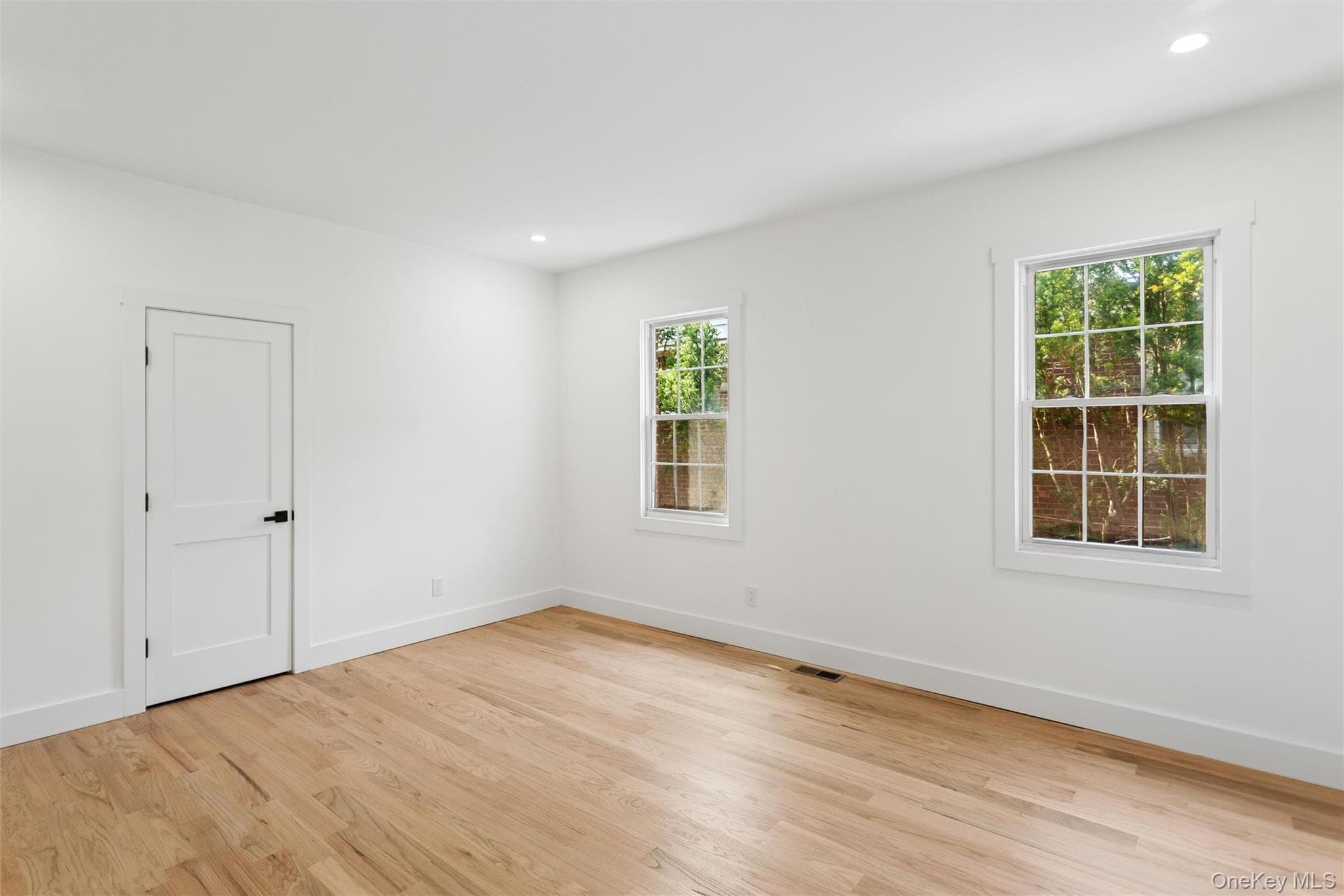 449 W Beech Street thumbnail 24