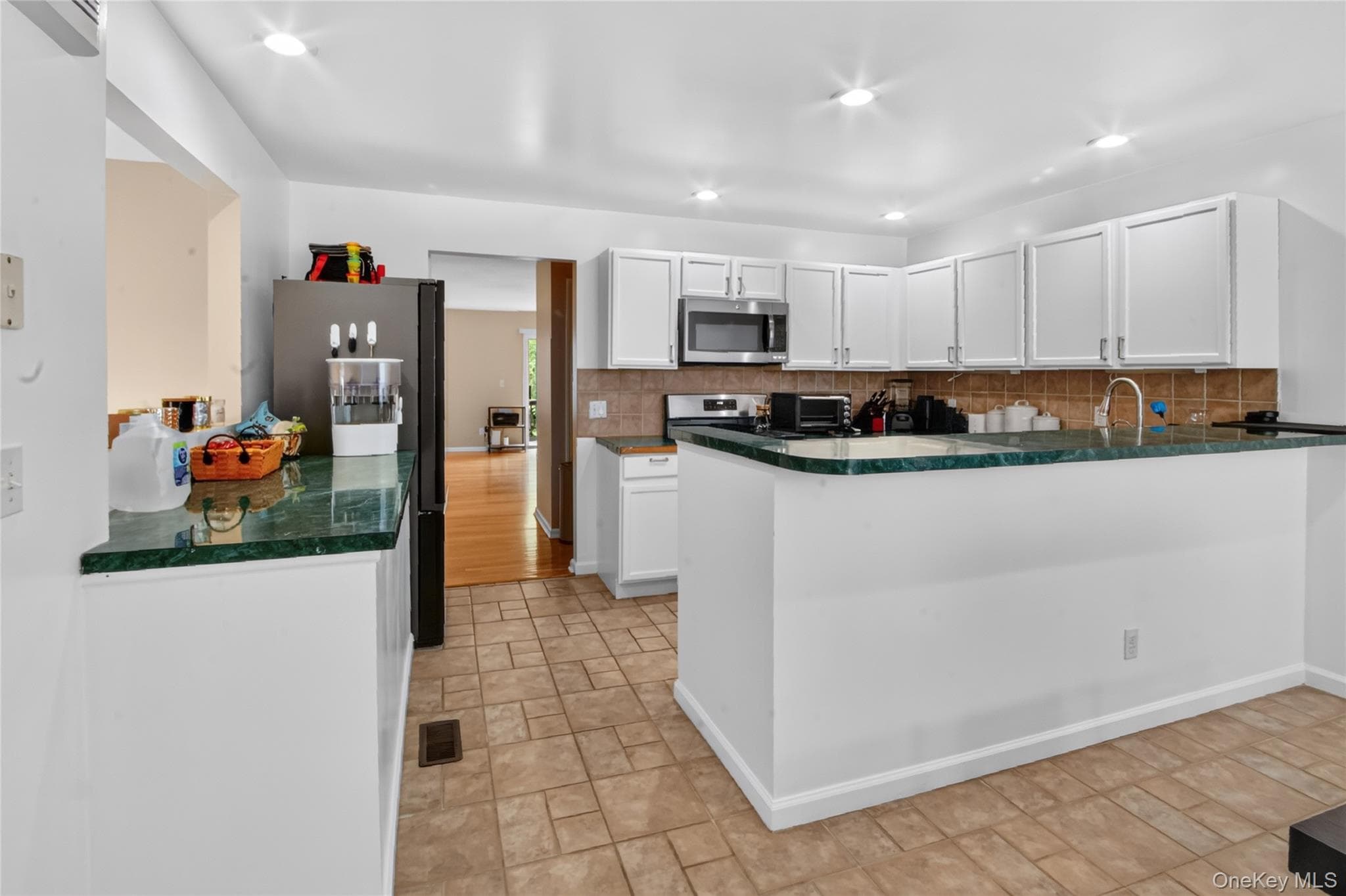 115 Delafield Lane thumbnail 16