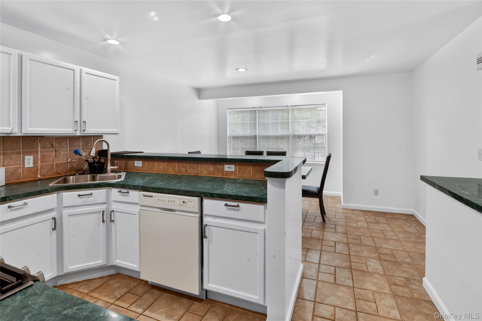 115 Delafield Lane thumbnail 13