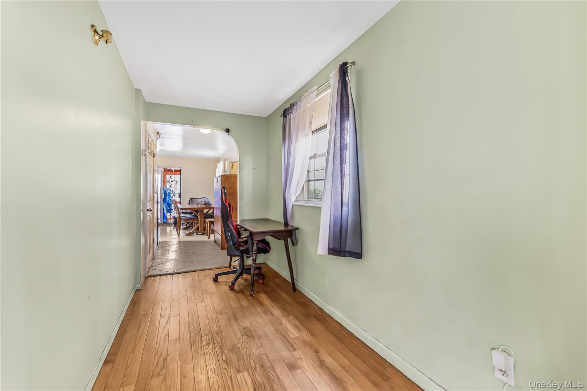 2515 Woodhull Avenue thumbnail 15