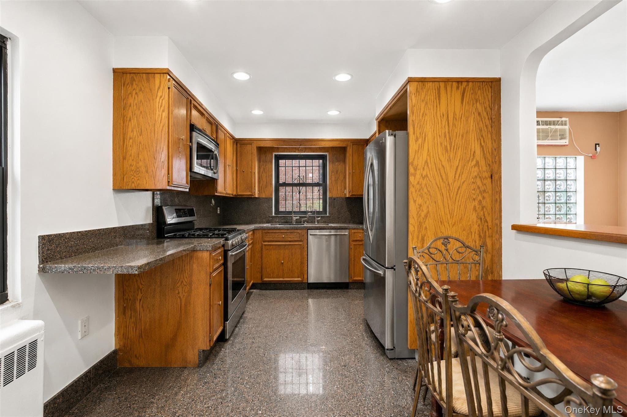 1176 Lydig Avenue thumbnail 6