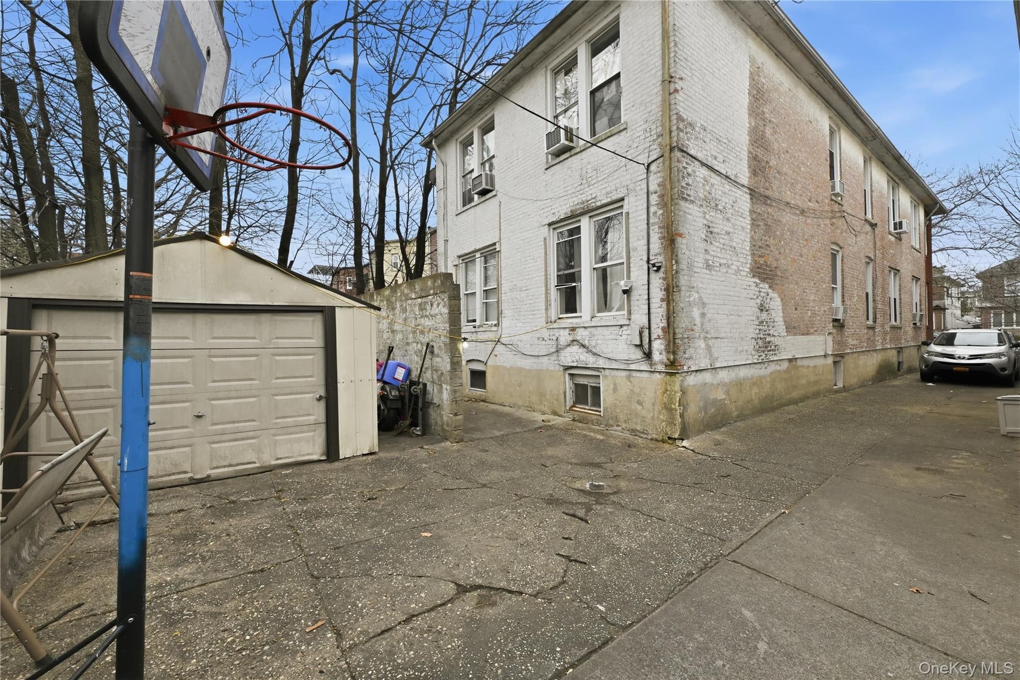 1443 E 35th Street thumbnail 5