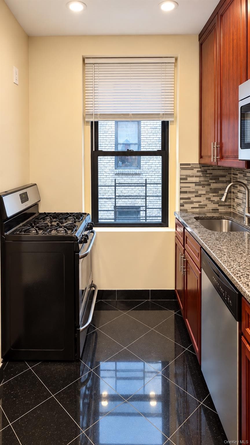 21-38 35th Street Unit: 2C thumbnail 15