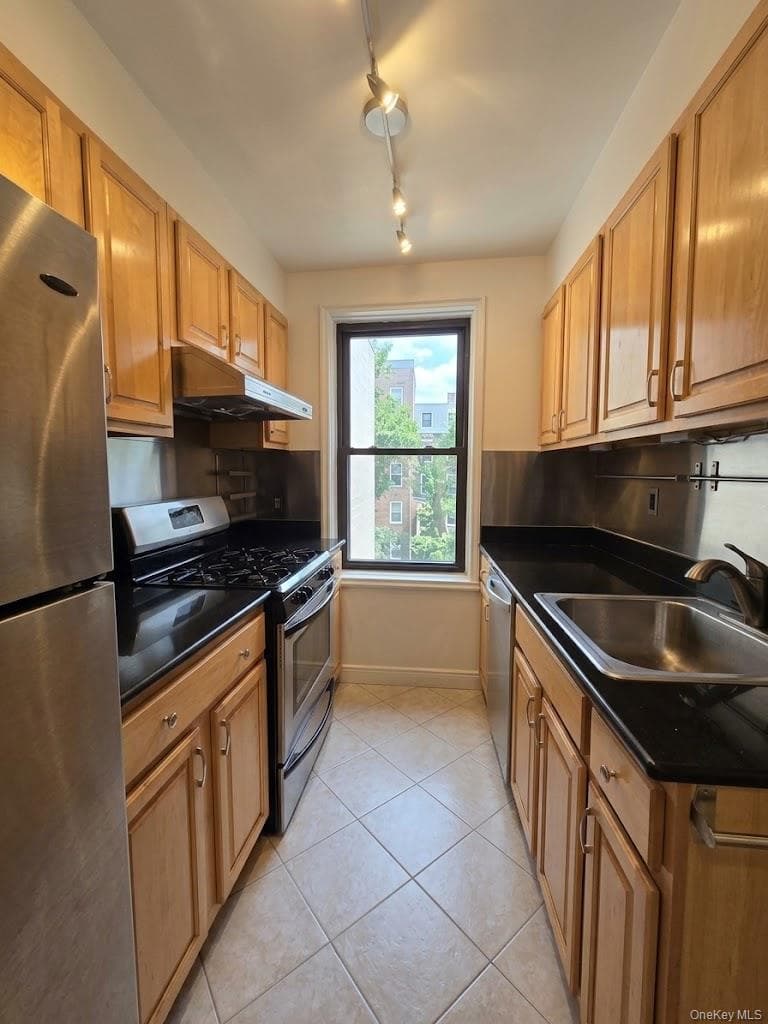 6448 Booth Street Unit: 4D, Rego Park